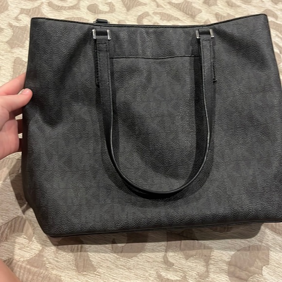 Black Michael Kors bag never used - Picture 1 of 3